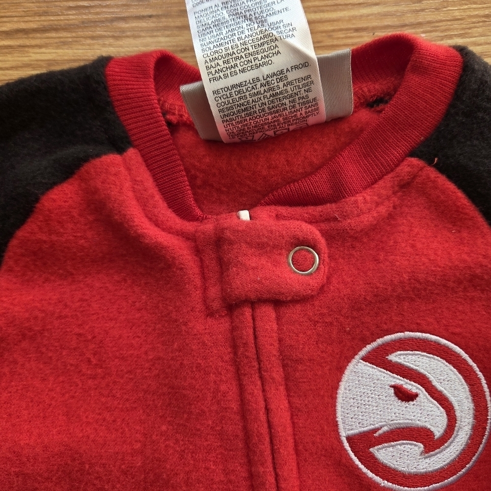 NBA Atlanta Hawks Footie Pajama One Piece NWT 0-3M, 3-6M, 6-9M Red Black - Picture 7 of 8